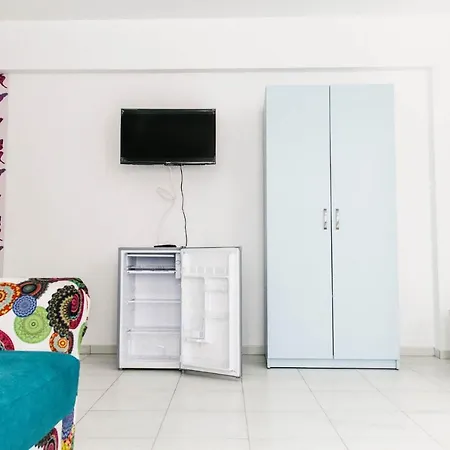 Apartment Manor By Sunny Mamaia *
