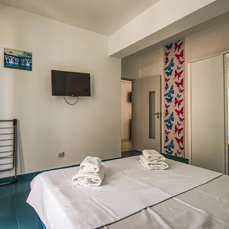 Manor By Sunny Mamaia Apartment *