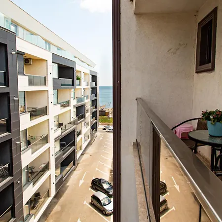 Manor By Sunny Mamaia *